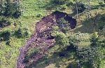 写真１：　土砂崩れを起こしたキリマンジャロ山の斜面（オールドモシ地区）